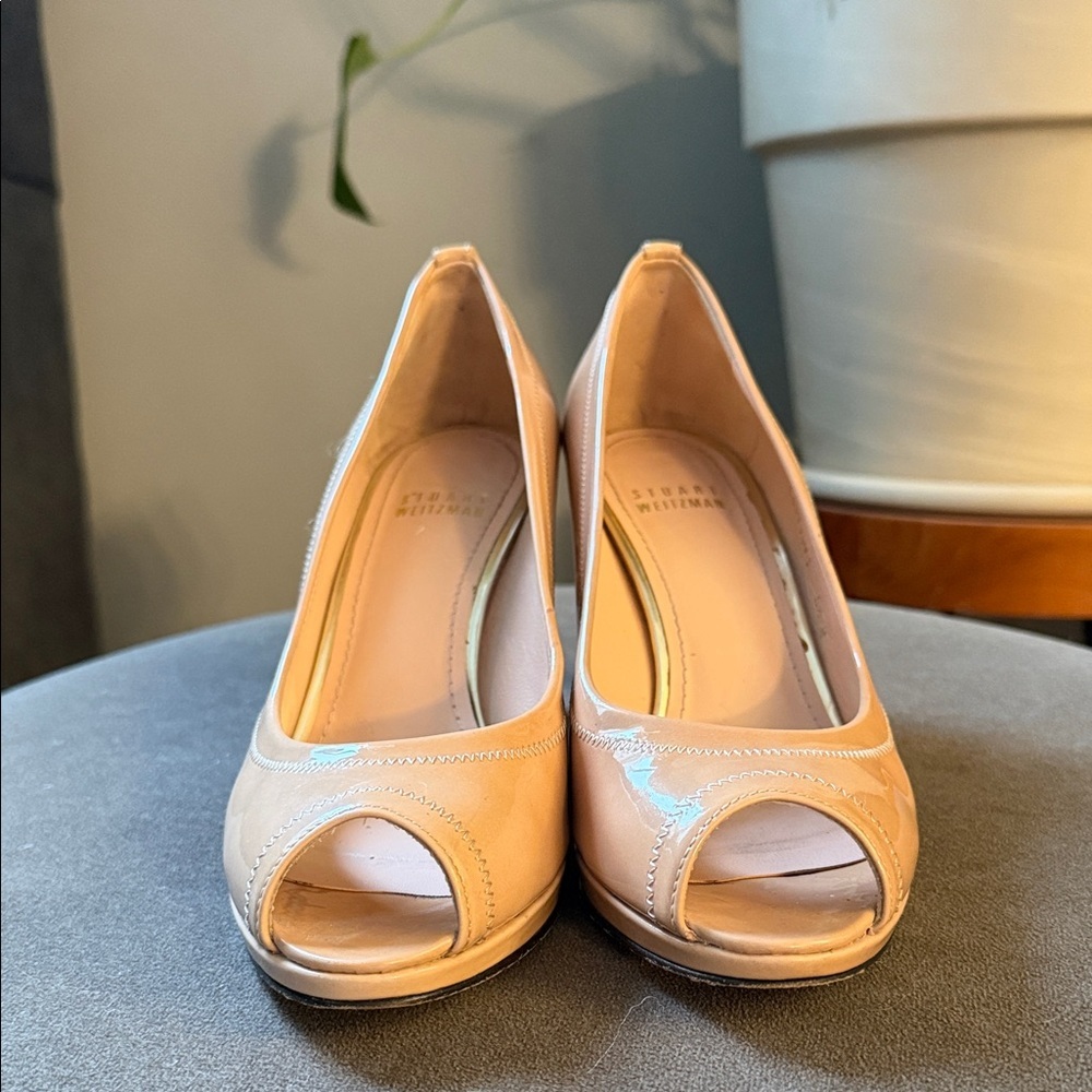 Stuart Weitzman Nude Patent Leather Peep Toe Womens 6.5 Heels Classic Preppy - Picture 3 of 11